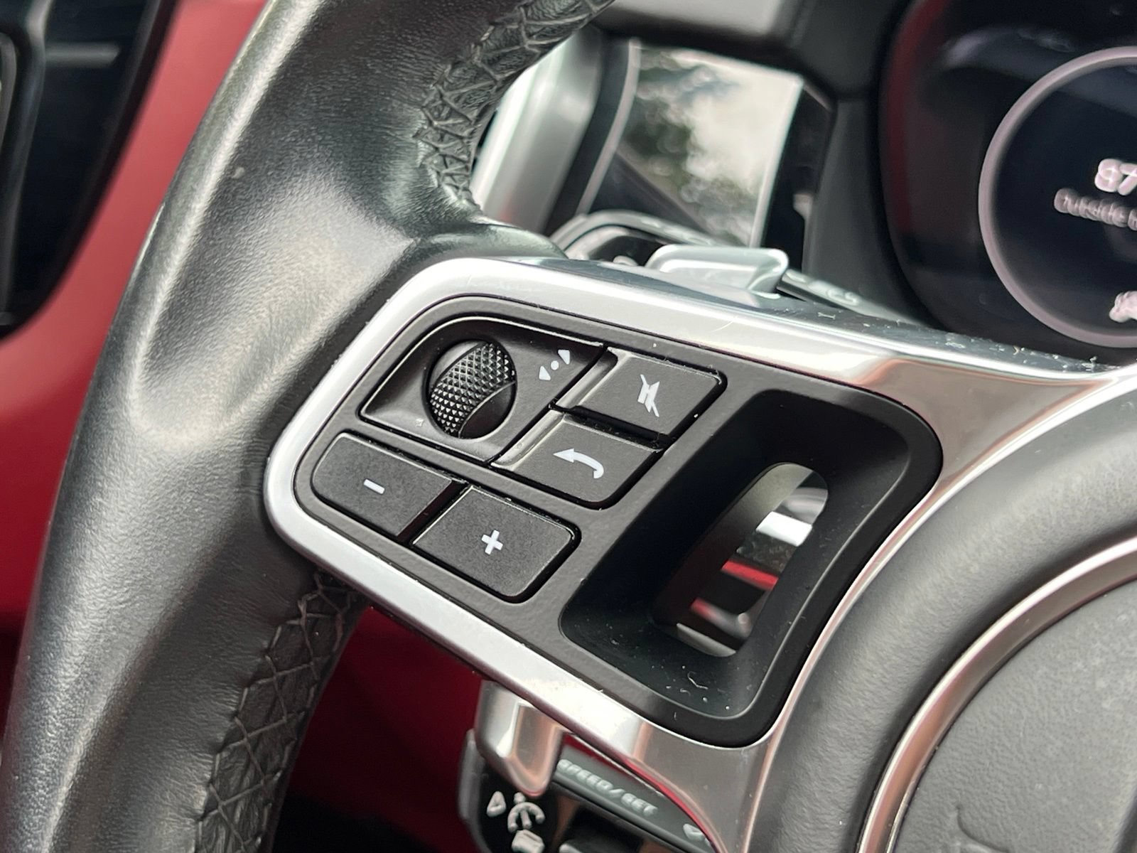 Used 2019 Porsche Cayenne S AWD/4WD image 23