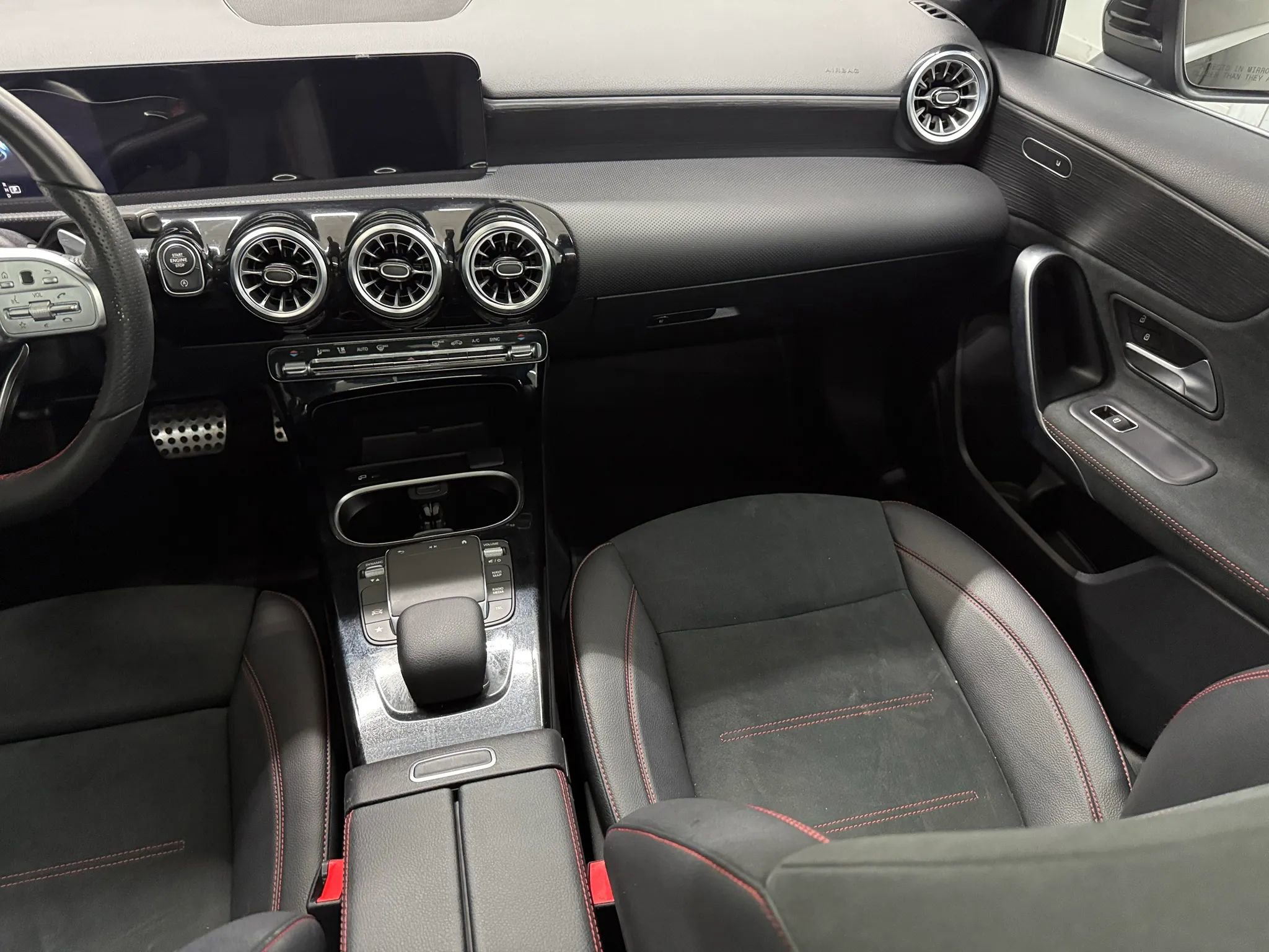 Used 2022 Mercedes-Benz A 220 4MATIC image 32