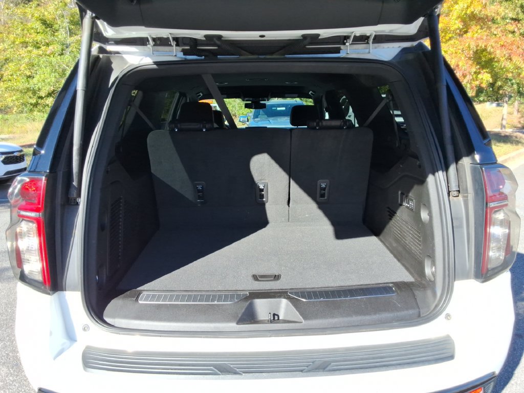 Certified 2022 Chevrolet Suburban RST w/ Luxury Package AWD/4WD image 17