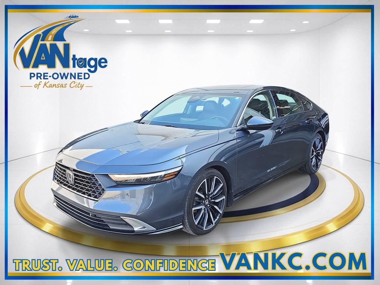 Used 2023 Honda Accord Touring image 1