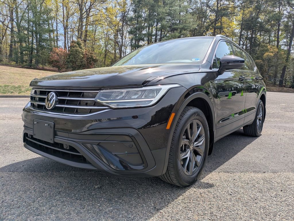 Certified 2022 Volkswagen Tiguan SE image 8