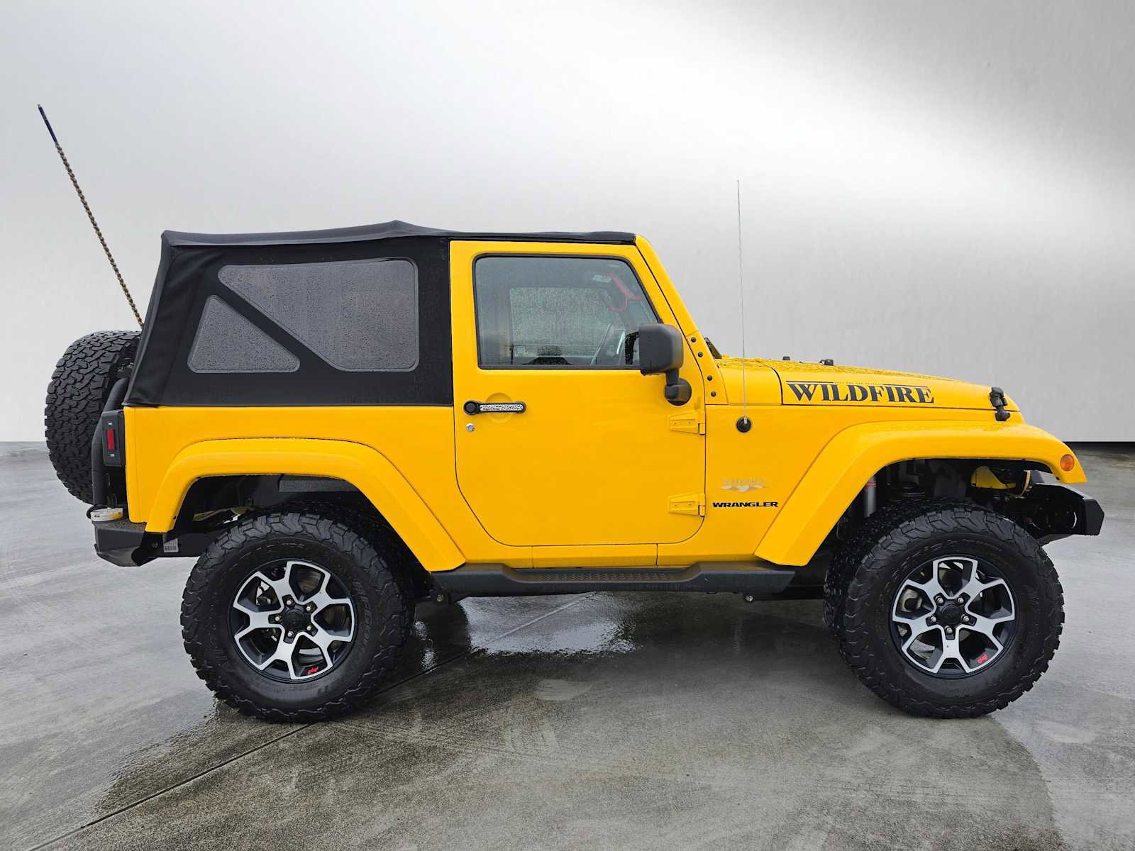 Used 2015 Jeep Wrangler Sahara w/ Connectivity Group image 8