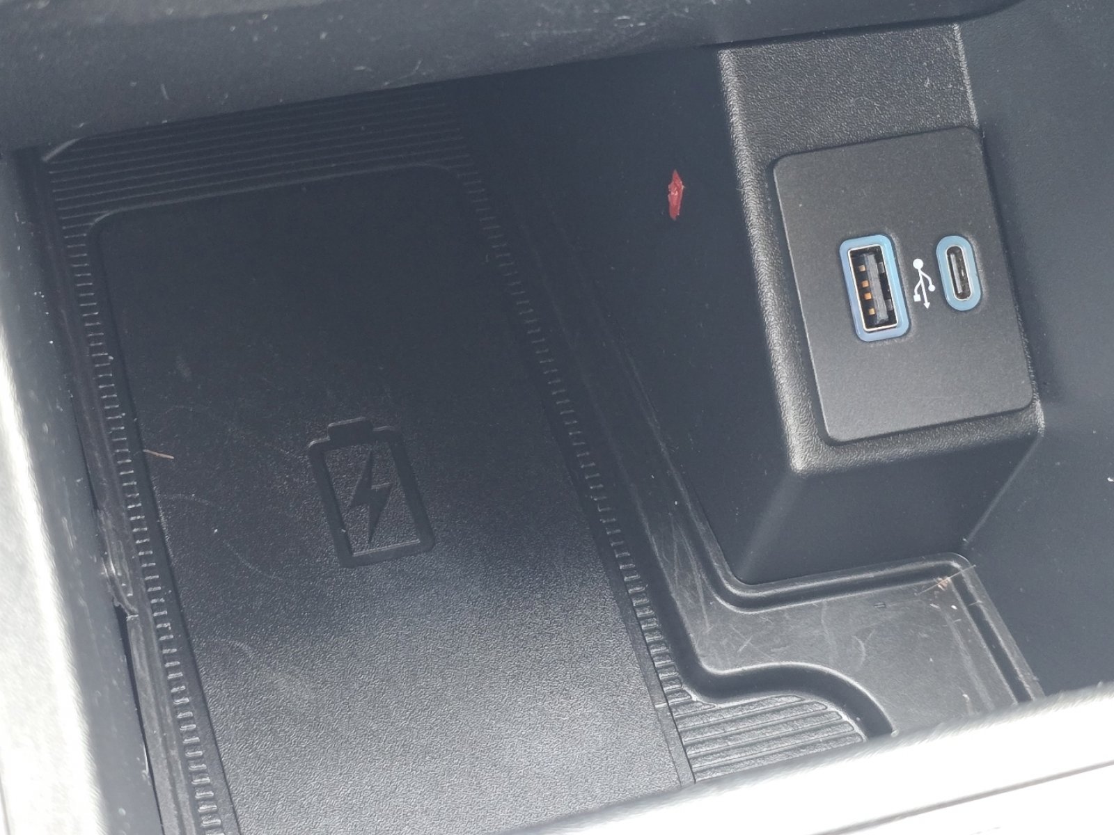 Used 2022 Ford Edge Titanium w/ Equipment Group 301A image 8