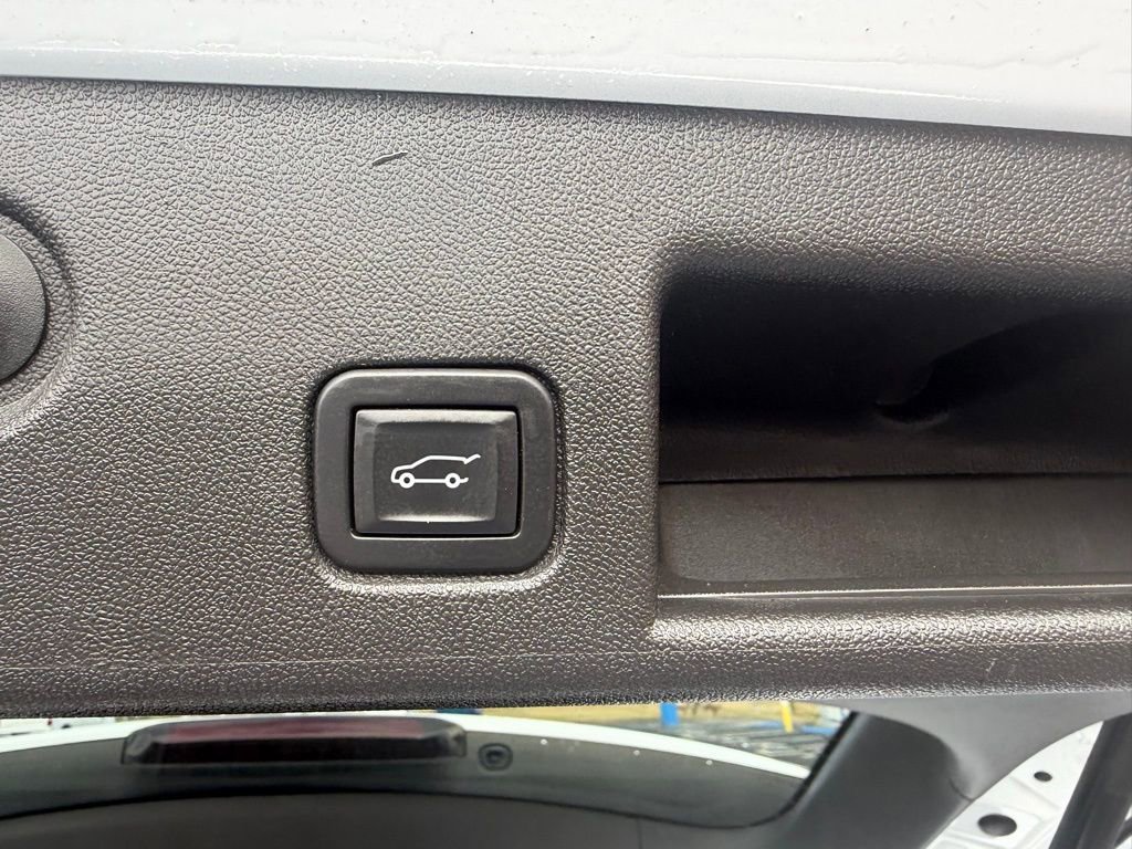 Used 2024 Chevrolet Equinox RS w/ LPO, Floor Liner Package AWD/4WD image 37