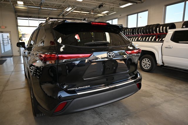 Used 2023 Toyota Highlander XLE image 7