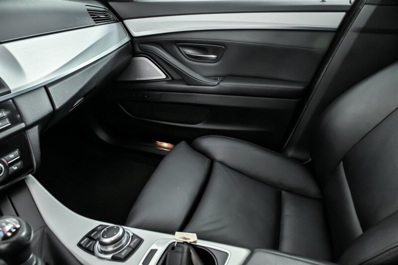 Used 2013 BMW 550i Sedan RWD image 33