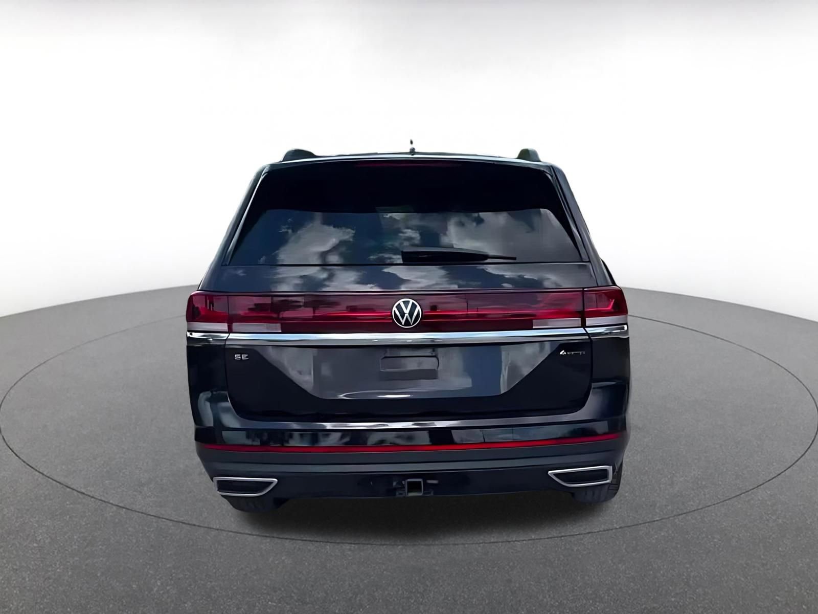 Used 2025 Volkswagen Atlas SE AWD/4WD image 12
