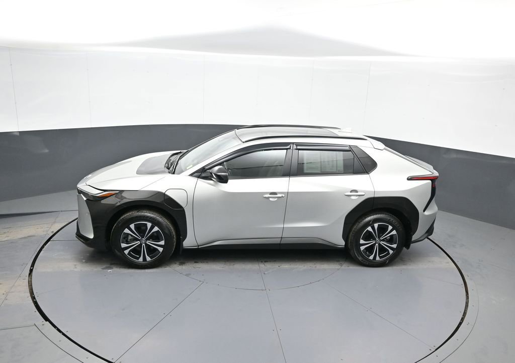 Used 2023 Toyota bZ4X XLE w/ Weather Package image 41