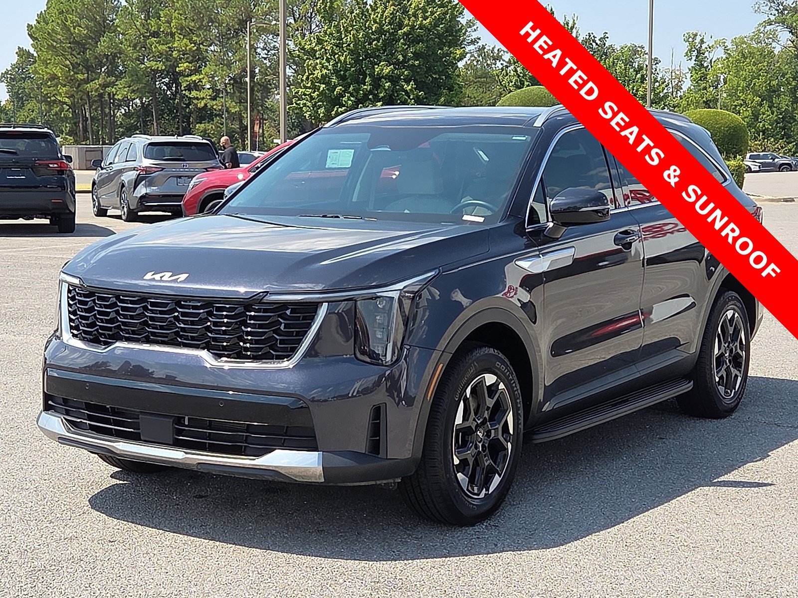 Used 2025 Kia Sorento S w/ Panoramic Sunroof Package AWD/4WD image 2