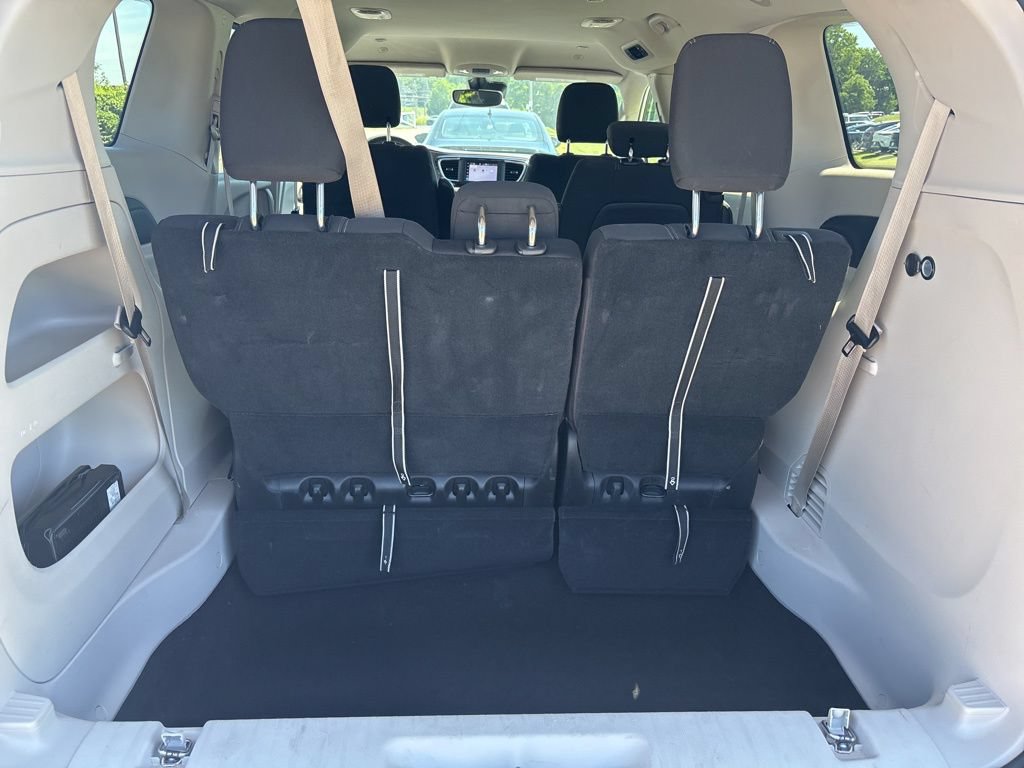Used 2023 Chrysler Voyager LX FWD image 10