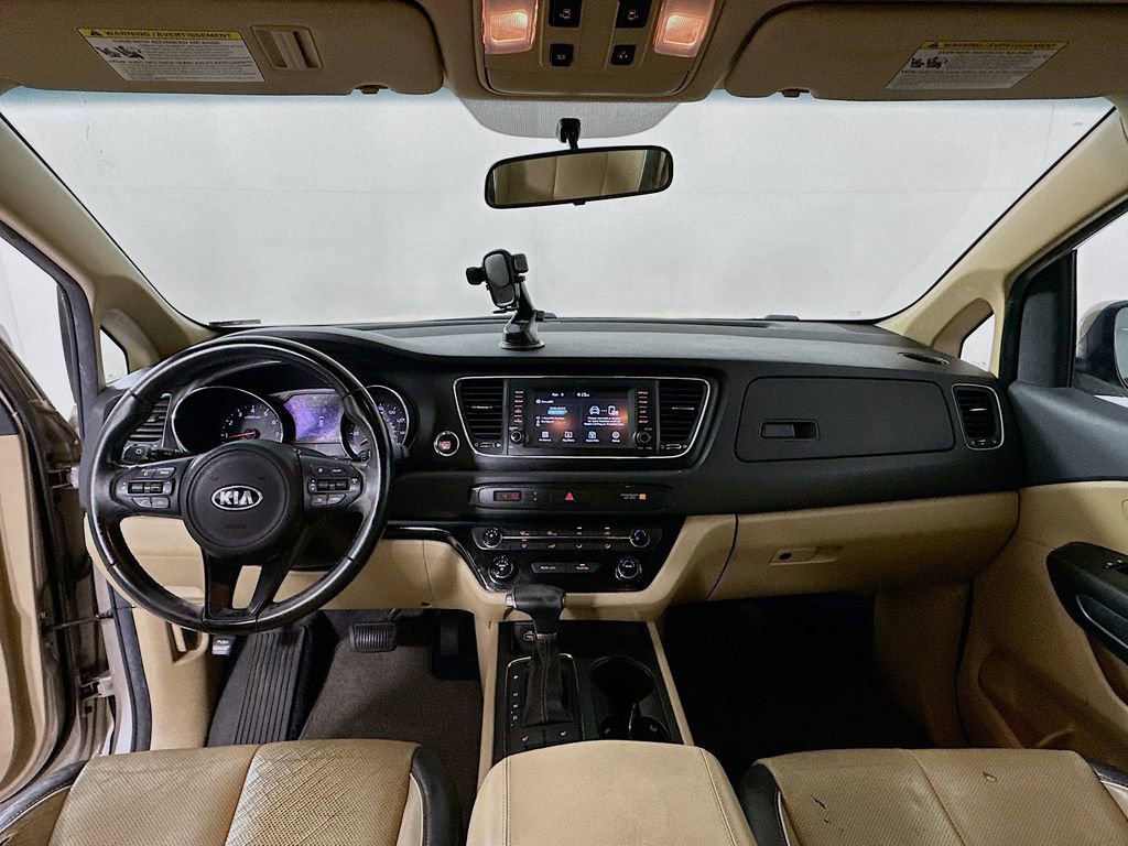 Used 2017 Kia Sedona LX w/ LX Essentials Premium Package image 3