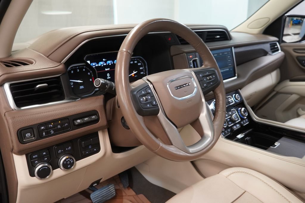 Used 2021 GMC Yukon XL Denali w/ Denali Premium Package AWD/4WD image 7