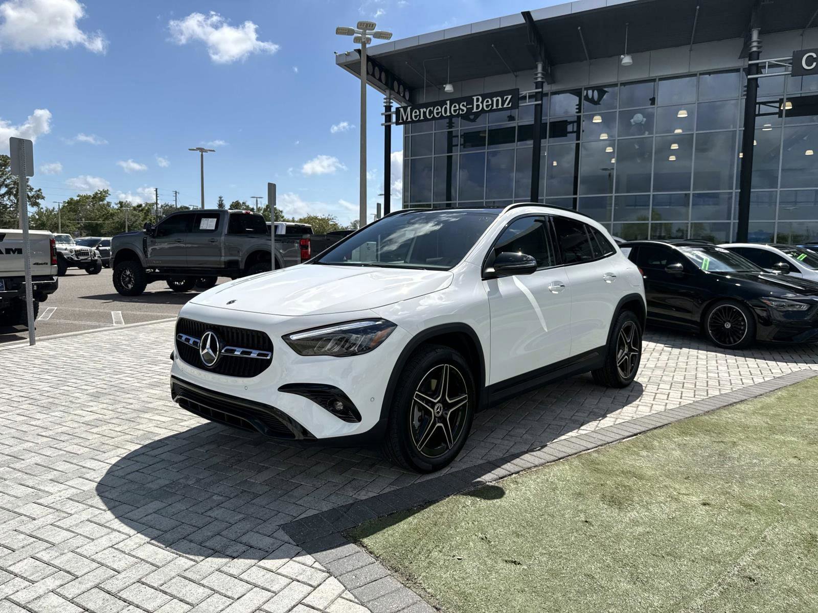 New 2026 Mercedes-Benz GLA 250 image 2