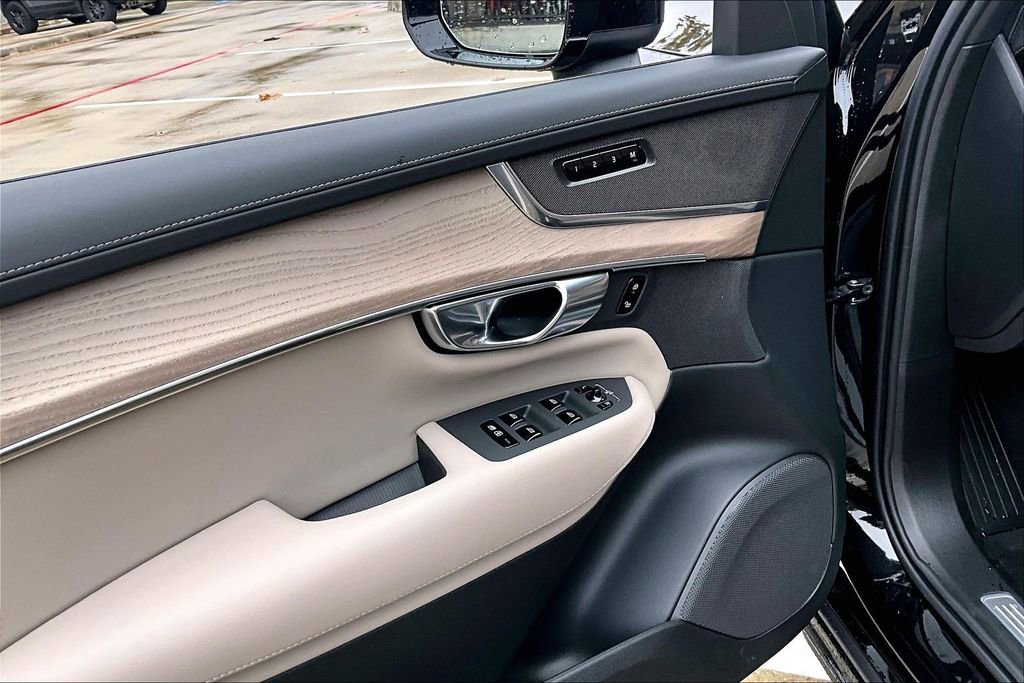 New 2026 Volvo XC90 T8 Core w/ Protection Package Premier image 30