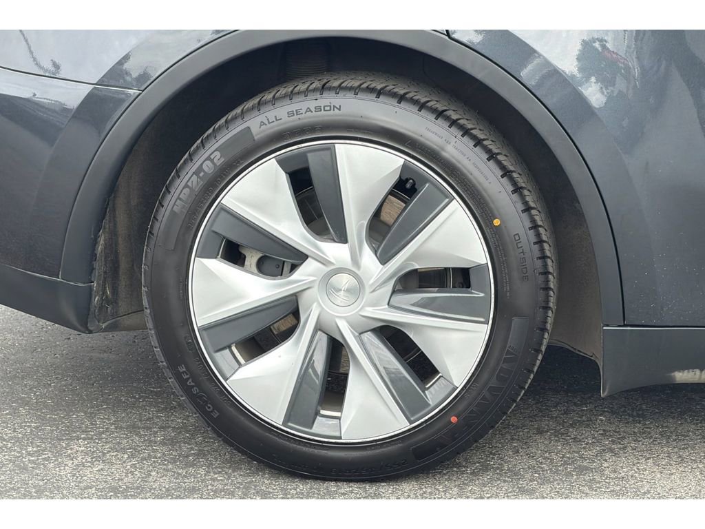 Used 2024 Tesla Model Y Long Range AWD/4WD image 32