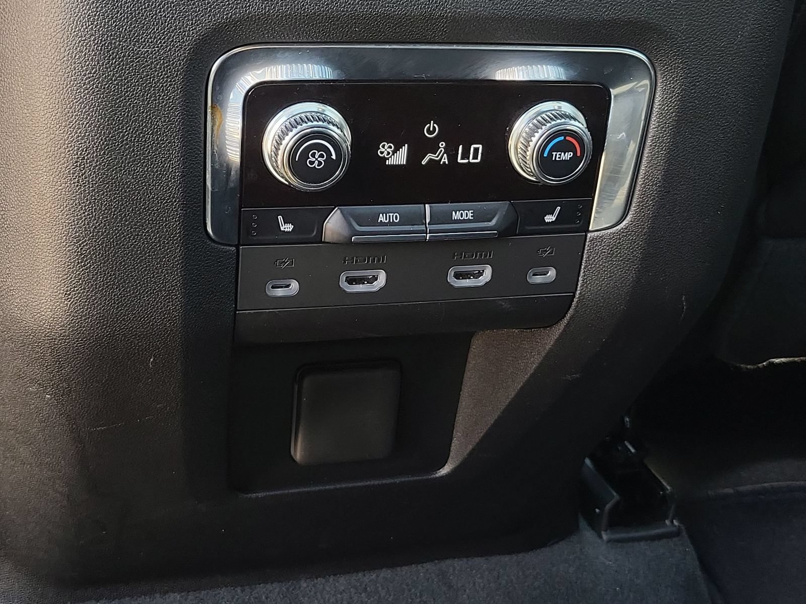 Used 2023 GMC Yukon XL SLT w/ SLT Premium Package RWD image 22