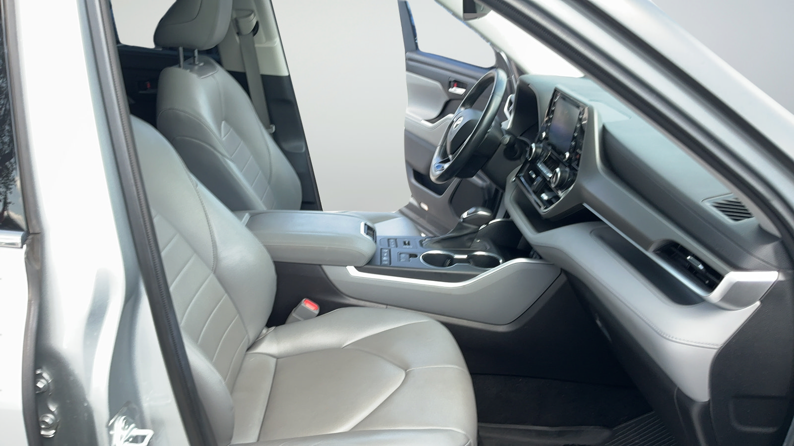 Used 2021 Toyota Highlander XLE AWD/4WD image 49