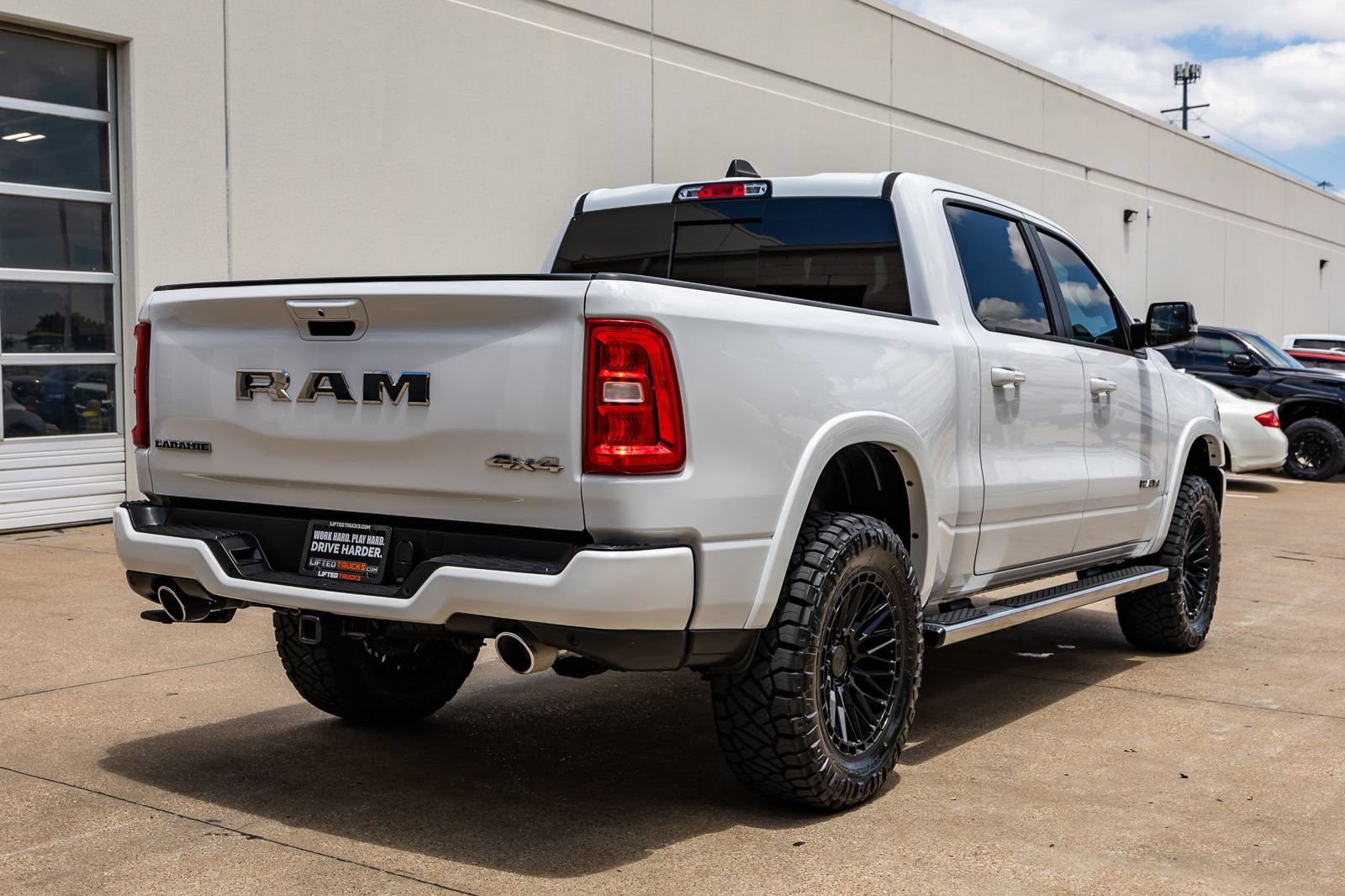 Used 2025 RAM 1500 Laramie w/ Sport Appearance Package AWD/4WD image 10