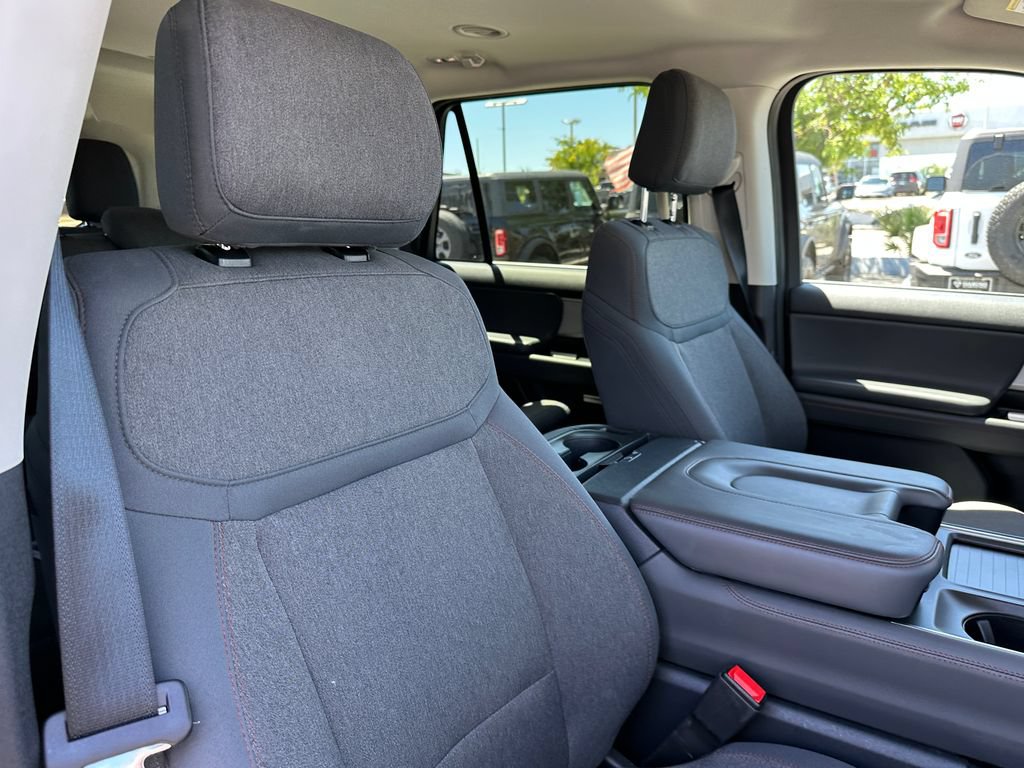 Used 2025 Ford Expedition Active RWD image 18