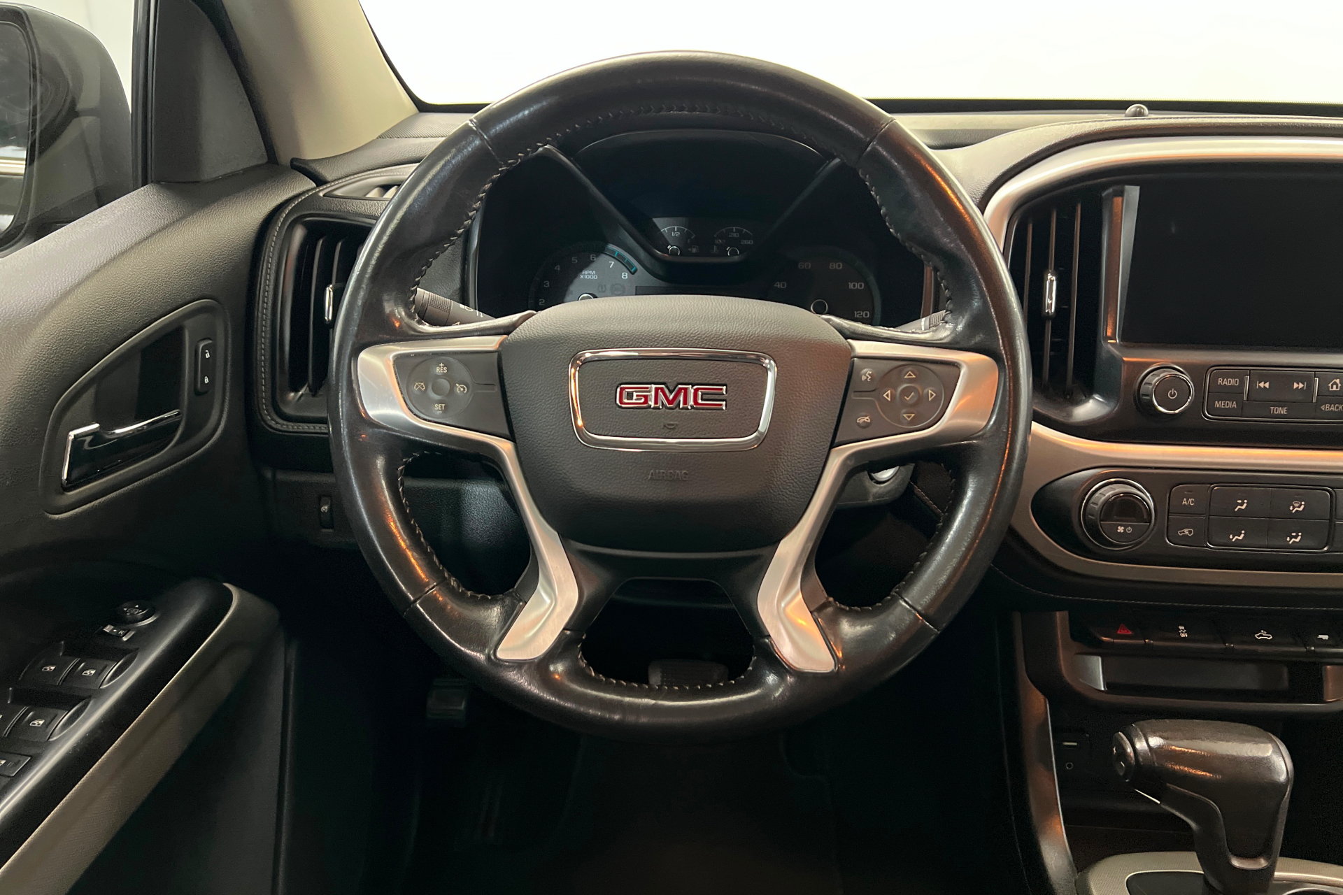 Used 2017 GMC Canyon SLE w/ Nightfall Edition RWD image 13