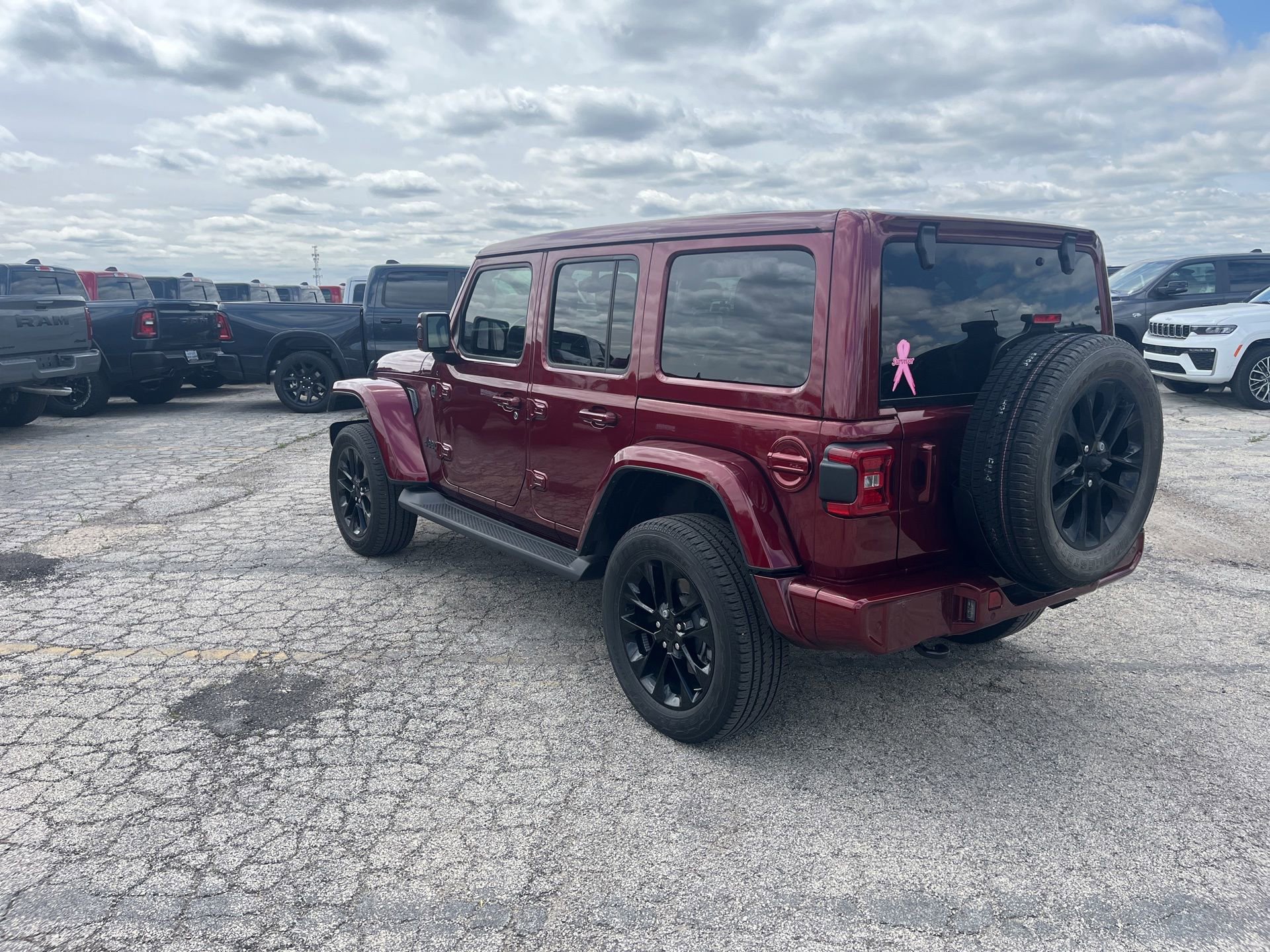 Used 2021 Jeep Wrangler Unlimited Sahara AWD/4WD image 8