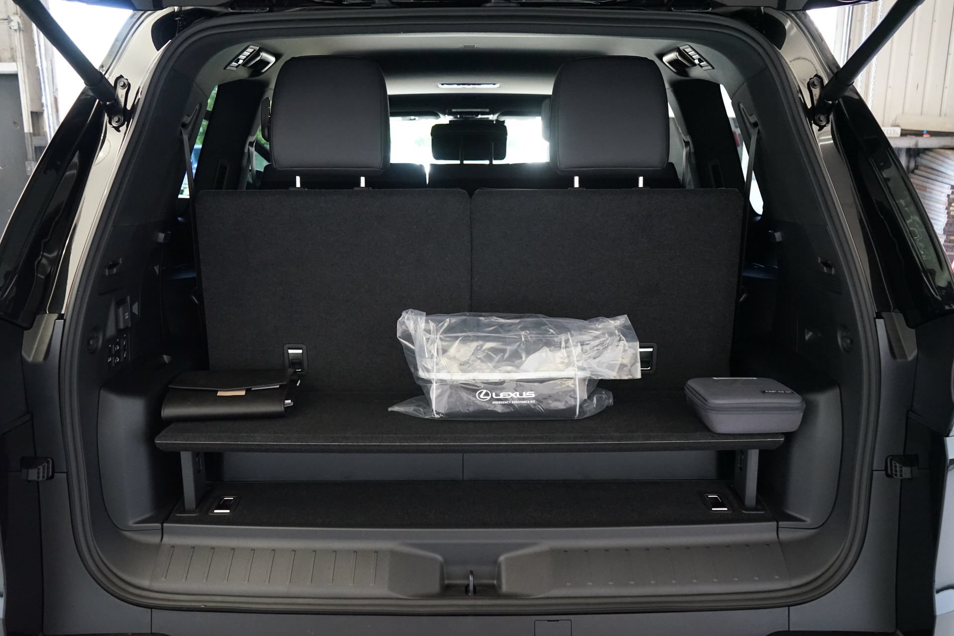Used 2026 Lexus LX 700h Luxury AWD/4WD image 36