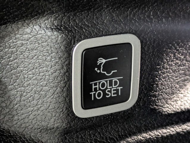 Certified 2025 Jeep Grand Cherokee L Limited w/ Luxury Tech Group II RWD image 13