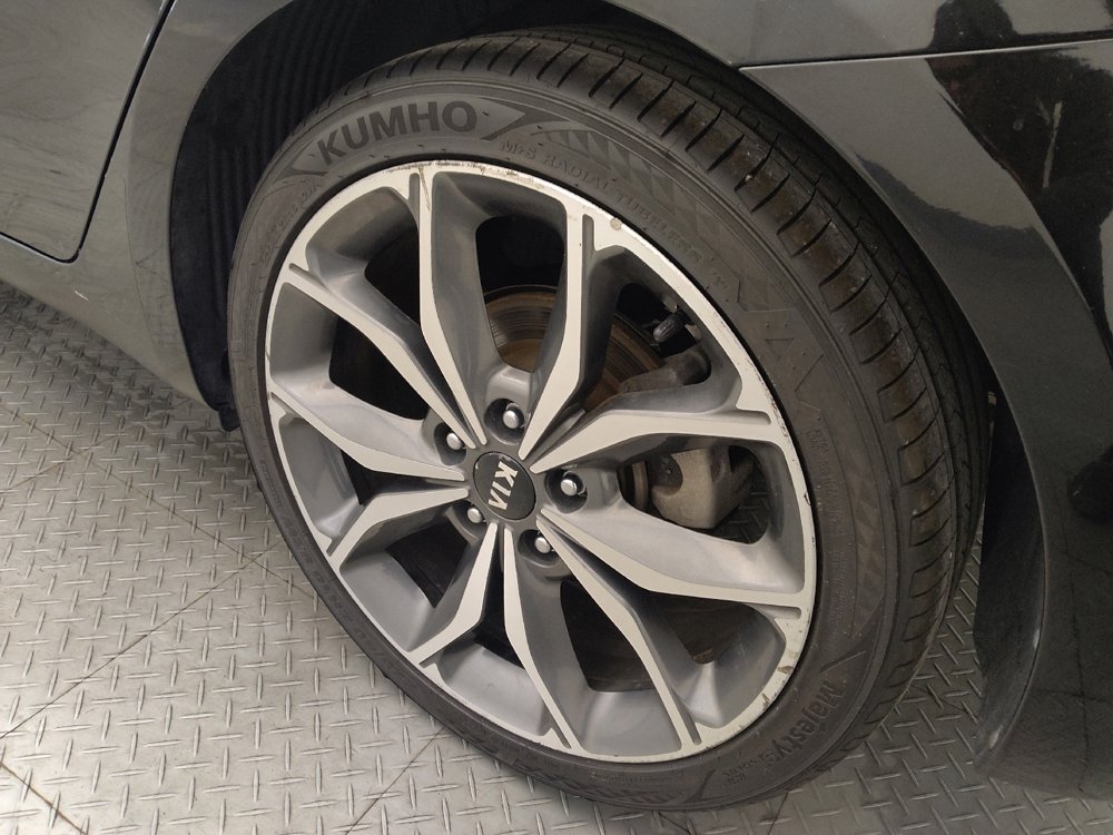 Used 2017 Kia Forte SX image 31