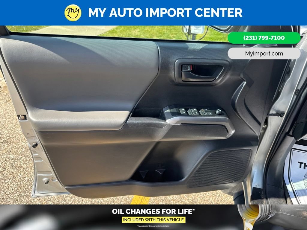 Used 2022 Toyota Tacoma SR5 AWD/4WD image 10