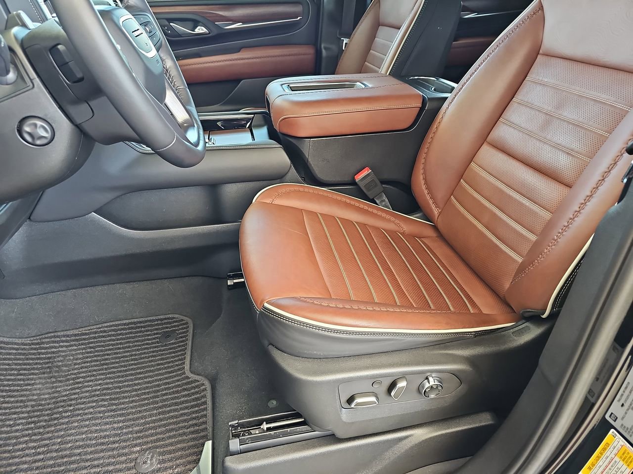Used 2024 GMC Yukon Denali Ultimate AWD/4WD image 20