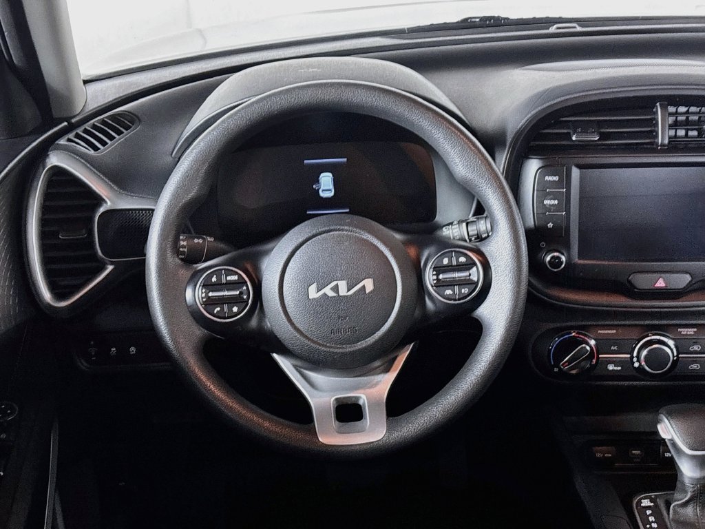 Used 2023 Kia Soul LX w/ LX Technology Package FWD image 13