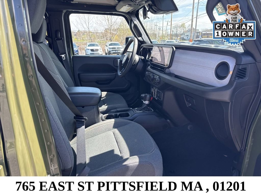 Used 2024 Jeep Wrangler Unlimited w/ Convenience Group AWD/4WD image 18
