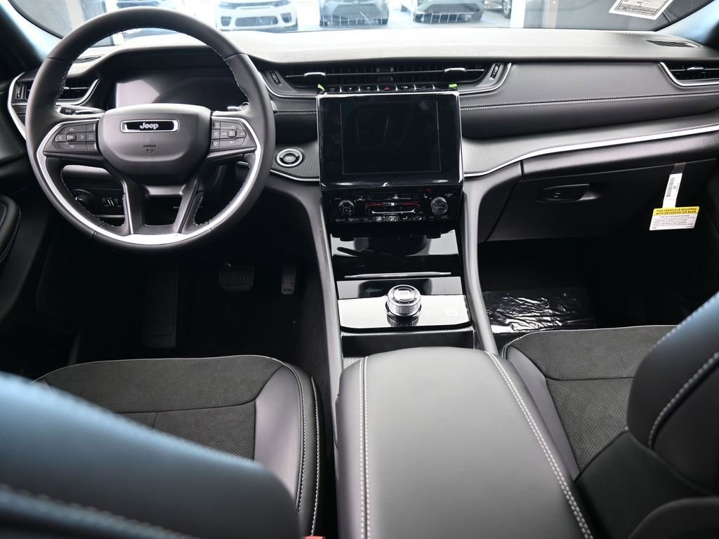 New 2025 Jeep Grand Cherokee Laredo image 31