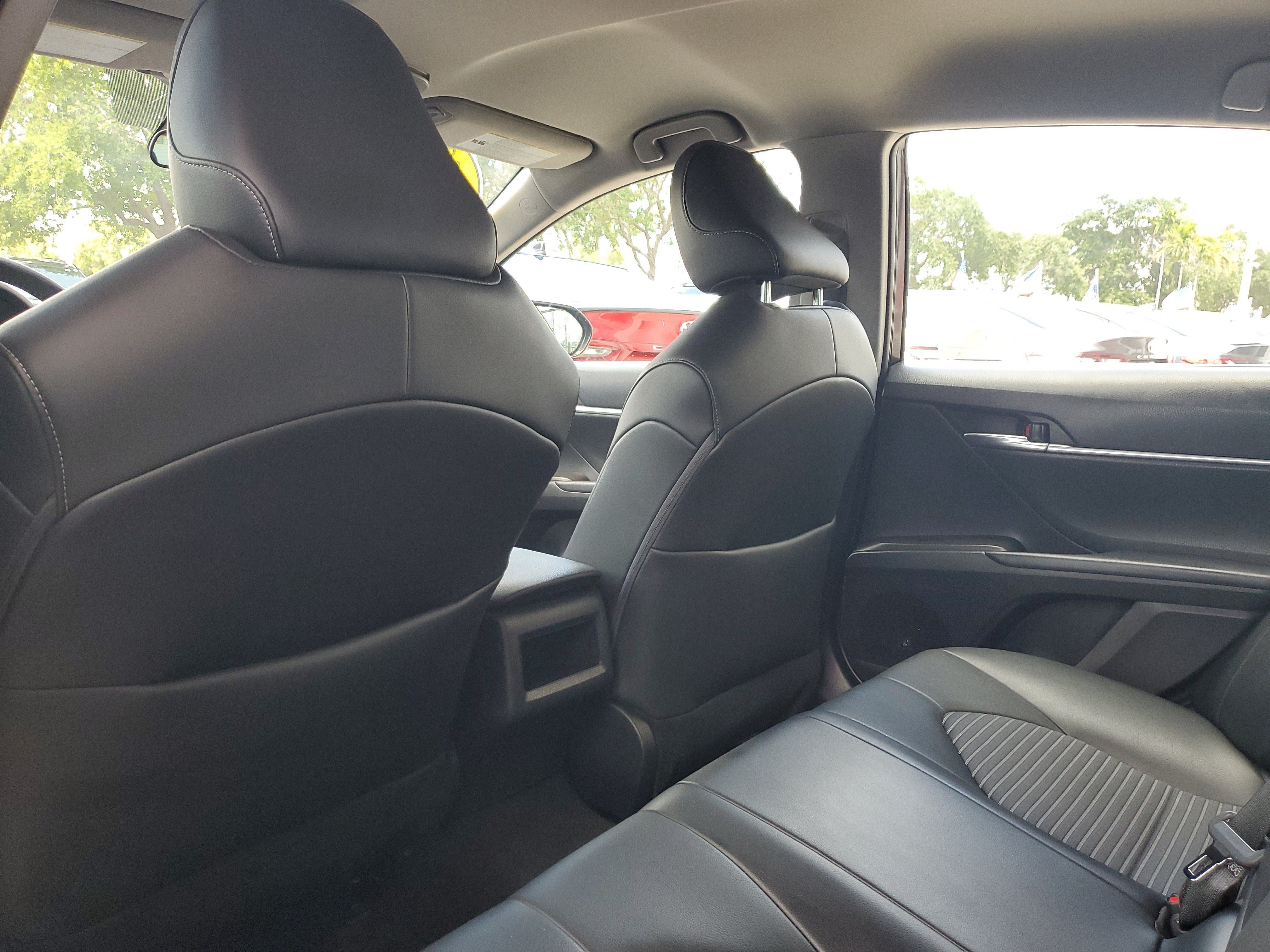 Used 2022 Toyota Camry SE FWD image 12