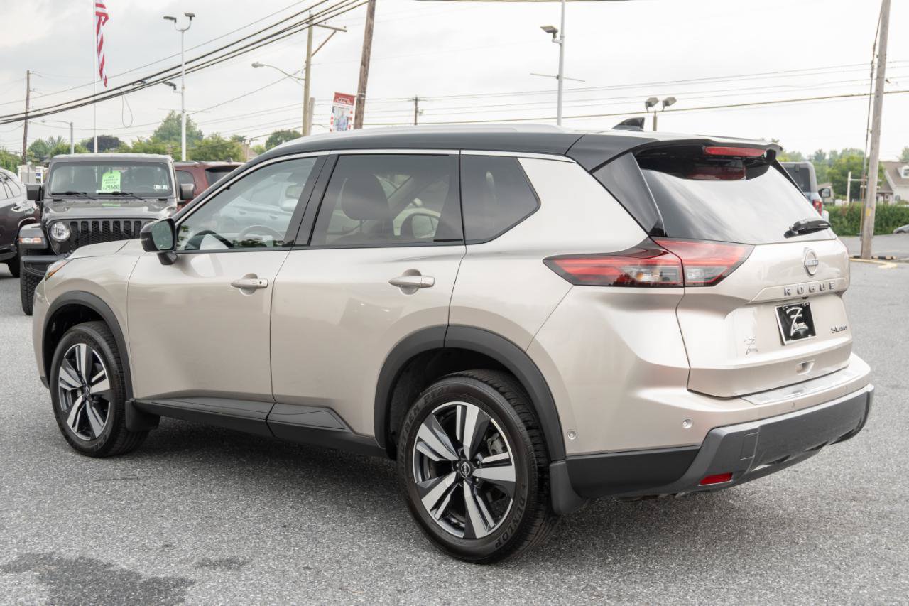 Used 2025 Nissan Rogue SL w/ SL Premium Package AWD/4WD image 9