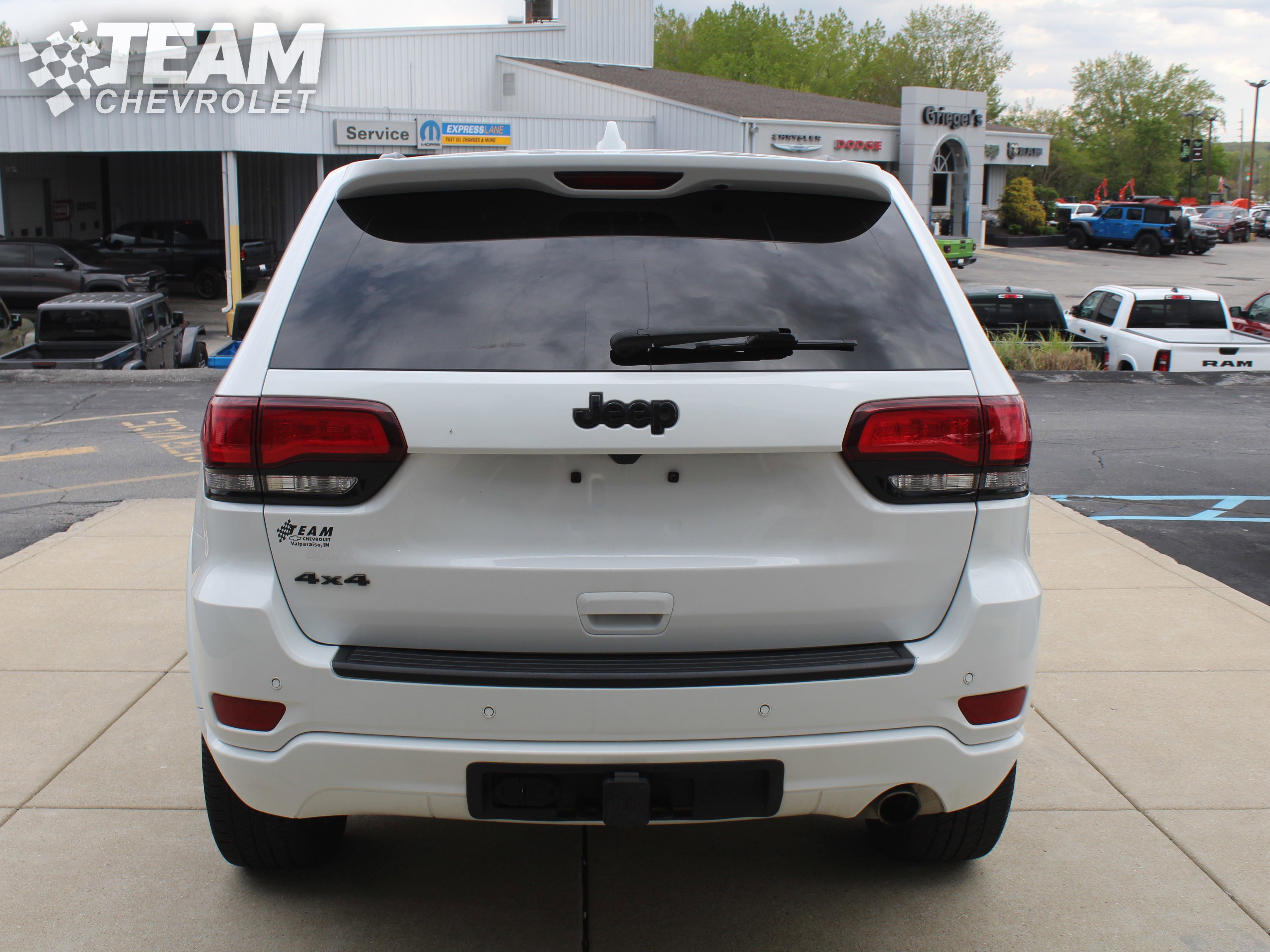 Used 2022 Jeep Grand Cherokee Laredo X AWD/4WD image 5