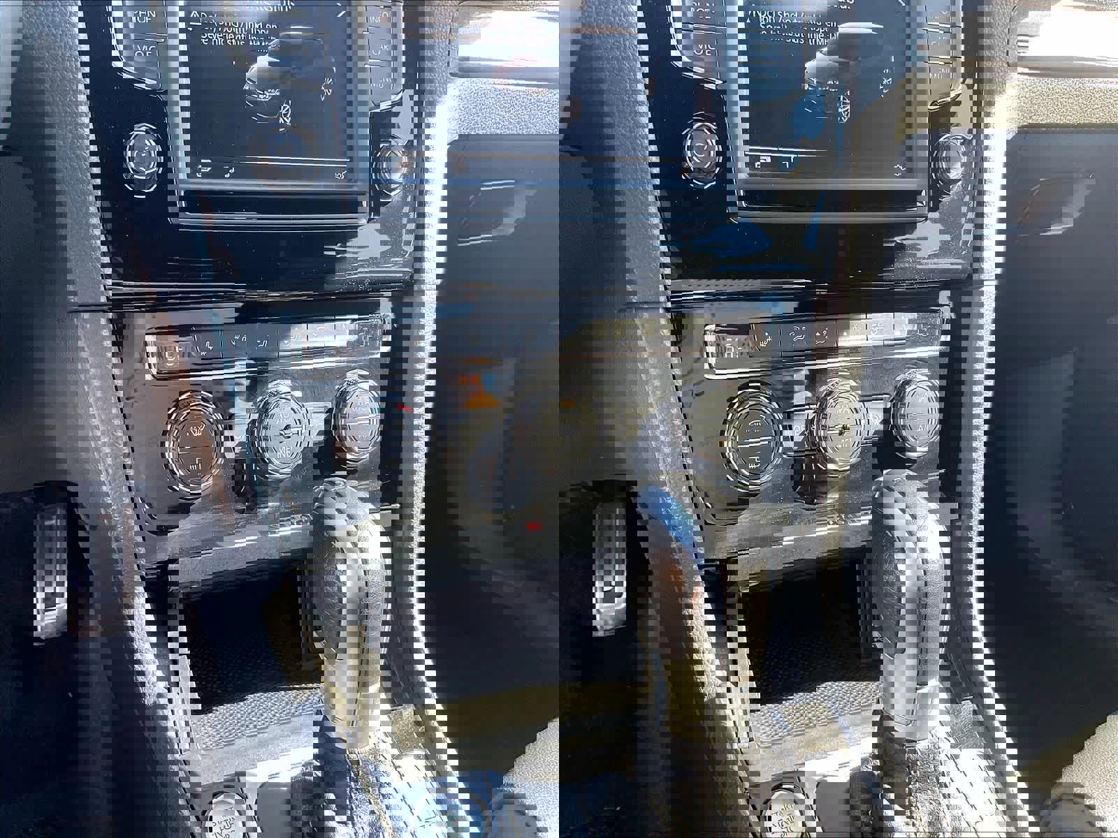 Used 2017 Volkswagen Golf R 4-Door image 34