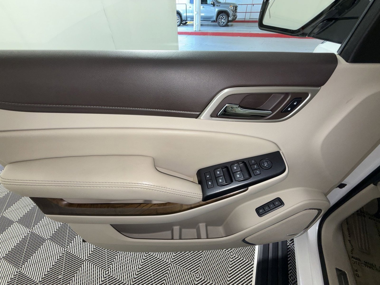Used 2018 GMC Yukon Denali w/ Open Road Package AWD/4WD image 15