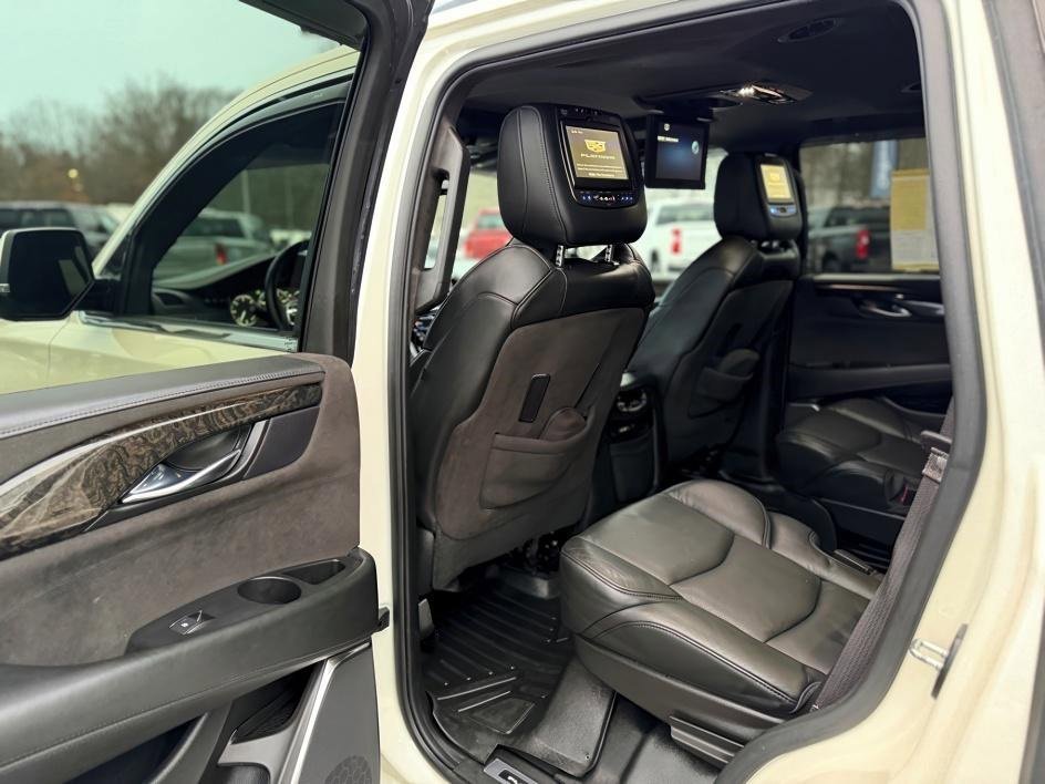 Used 2015 Cadillac Escalade Platinum image 11