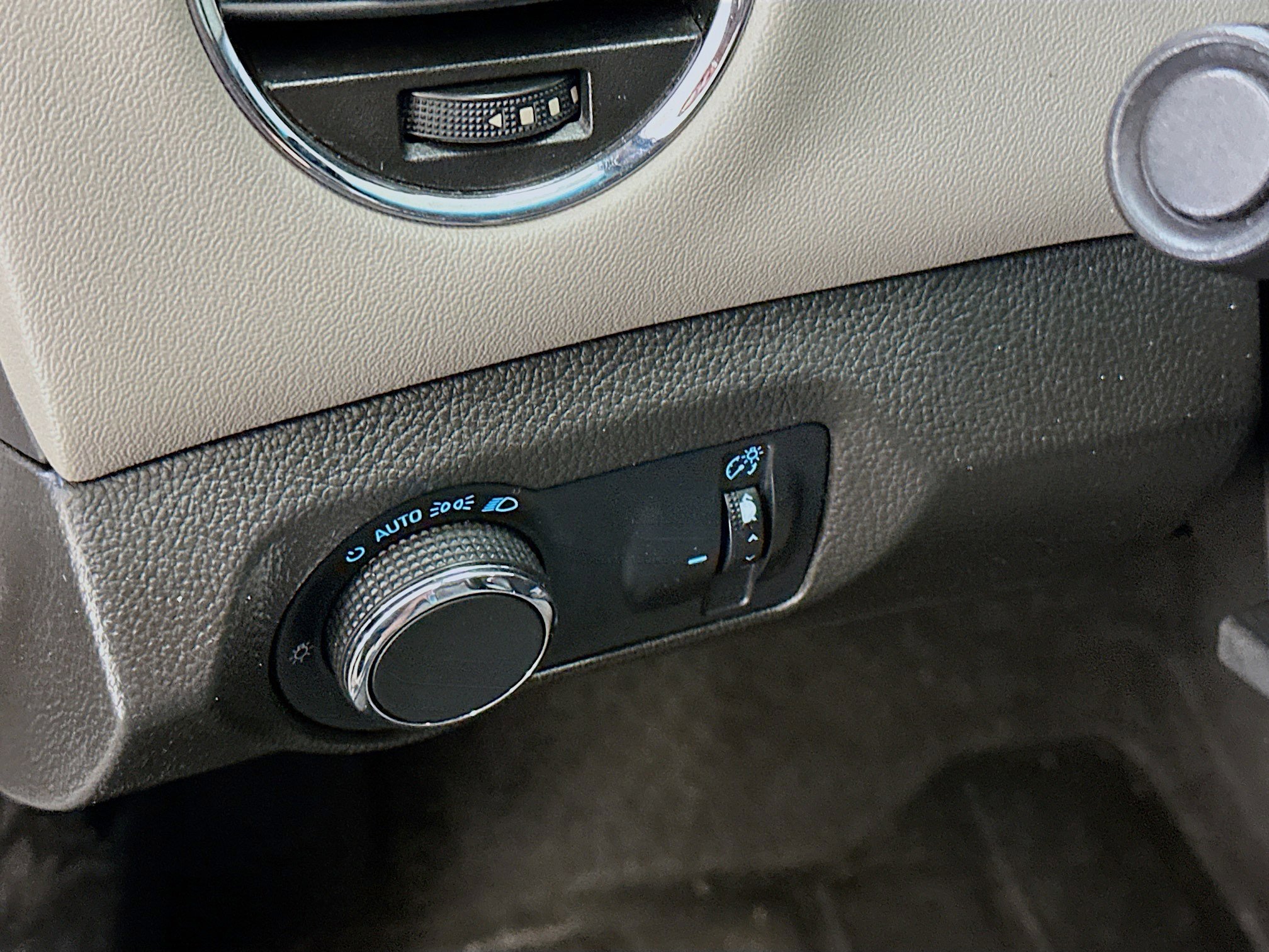 Used 2014 Chevrolet Cruze LT FWD image 17