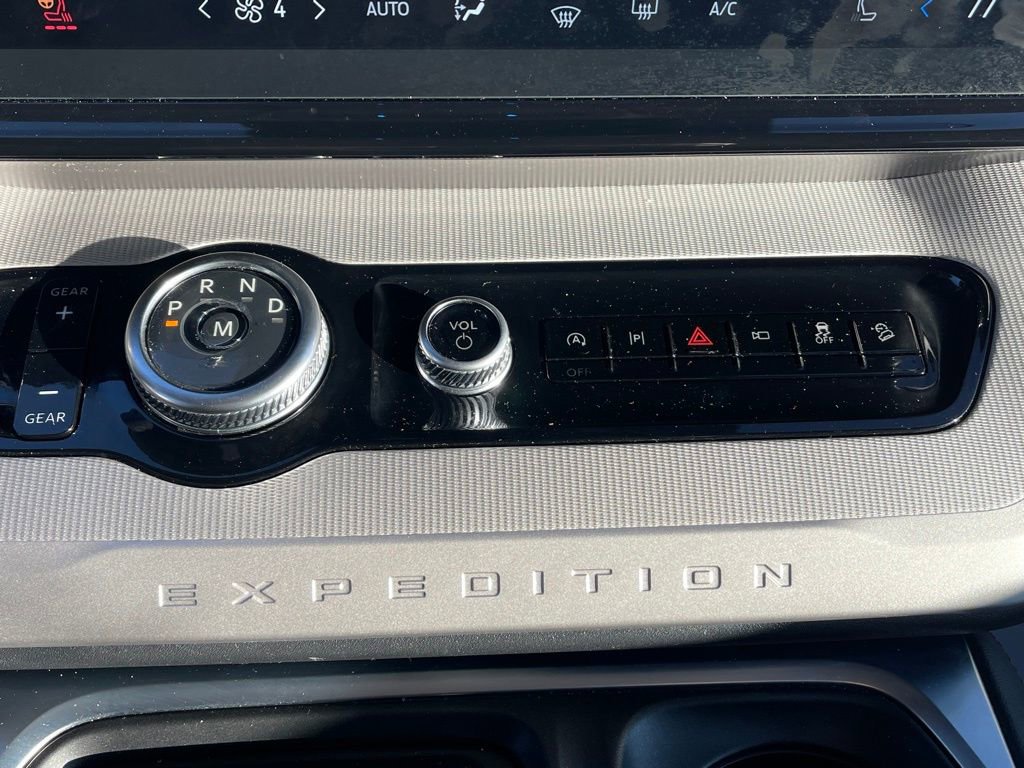 Used 2025 Ford Expedition Max Active image 12