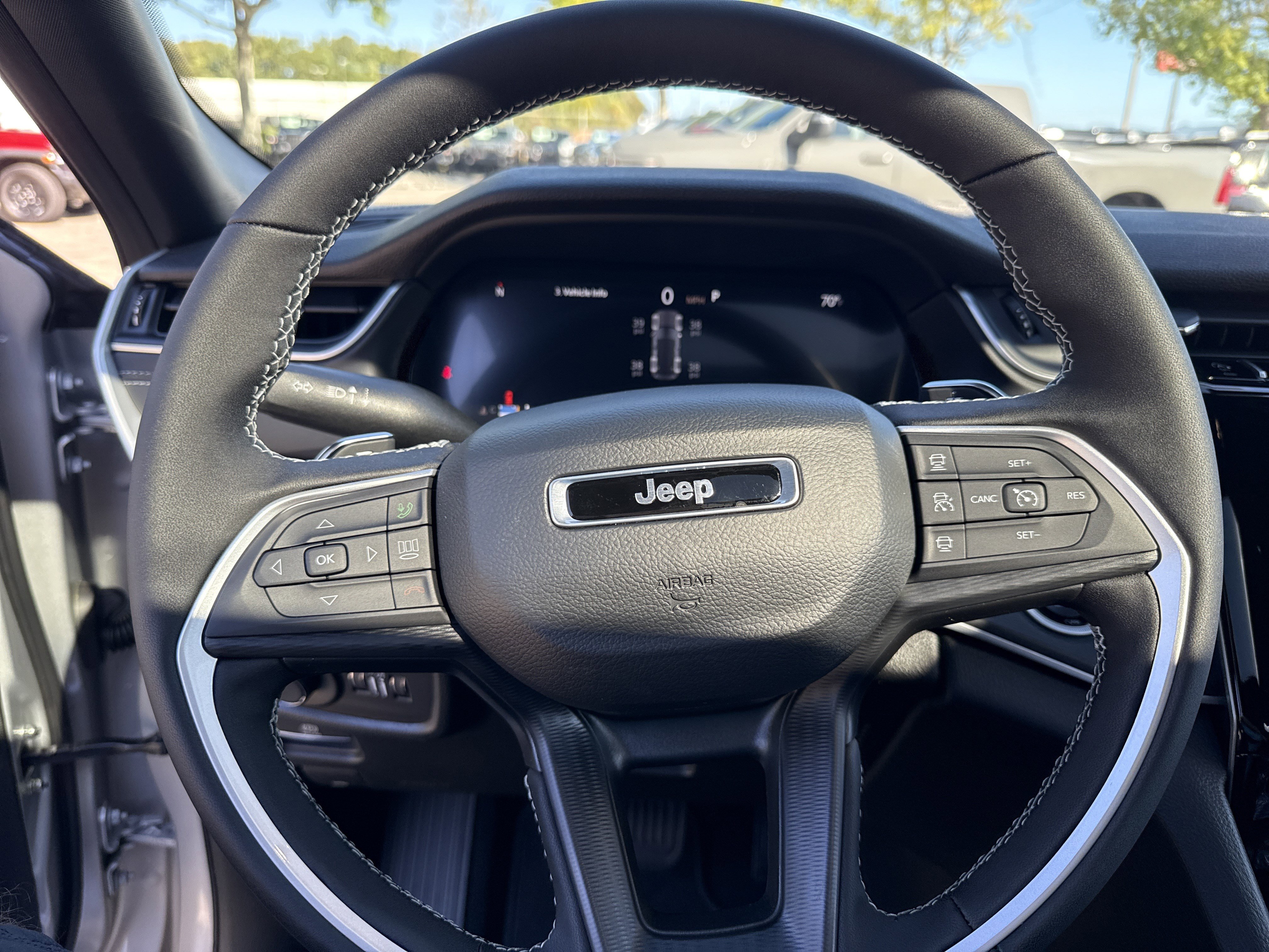 New 2025 Jeep Grand Cherokee Altitude image 24