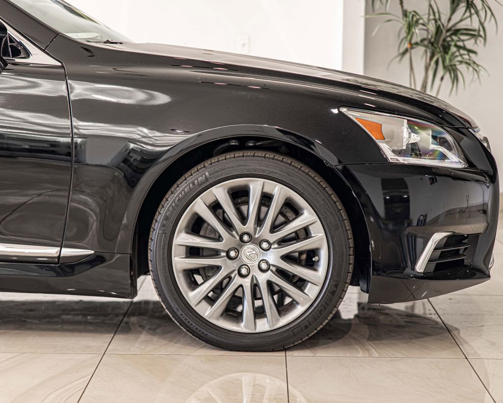 Used 2017 Lexus LS 460 w/ Comfort Package image 11
