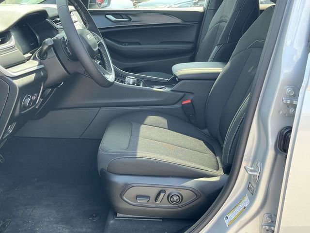 New 2025 Jeep Grand Cherokee L Laredo image 10