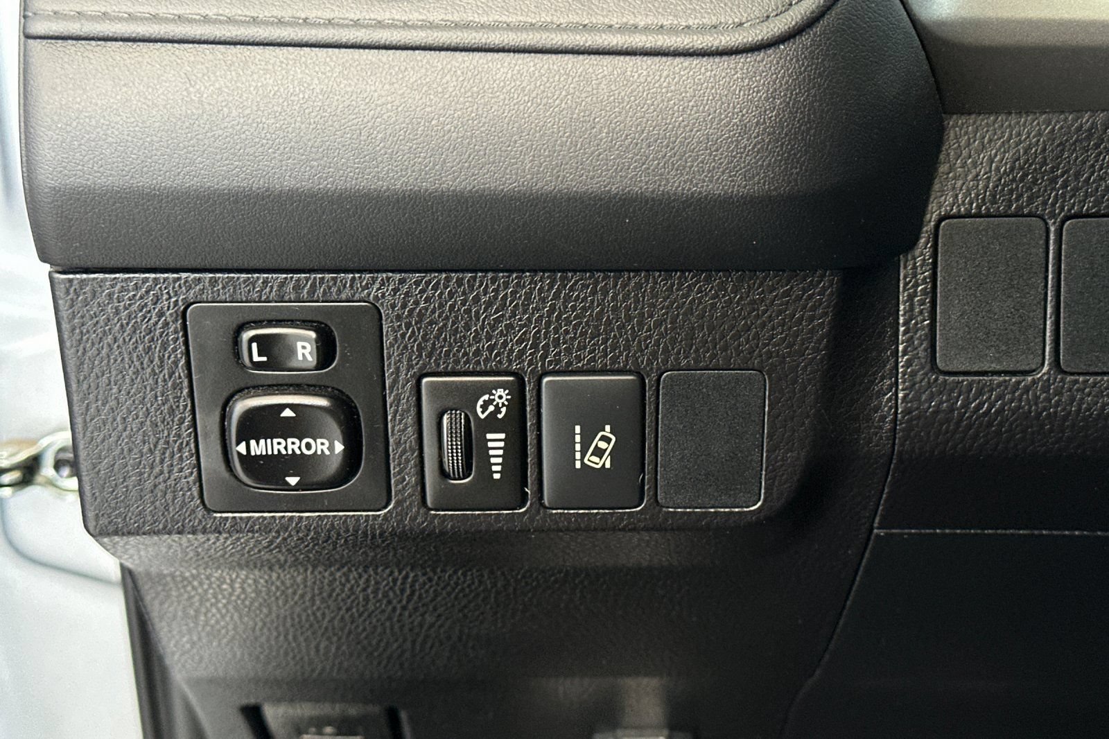 Used 2017 Toyota RAV4 LE w/ All Weather Liner Package FWD image 33
