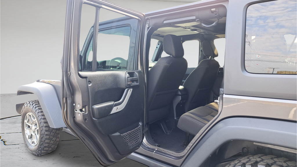 Used 2017 Jeep Wrangler Unlimited Rubicon w/ Connectivity Group AWD/4WD image 23