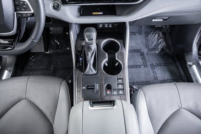 Used 2024 Toyota Highlander Platinum image 29