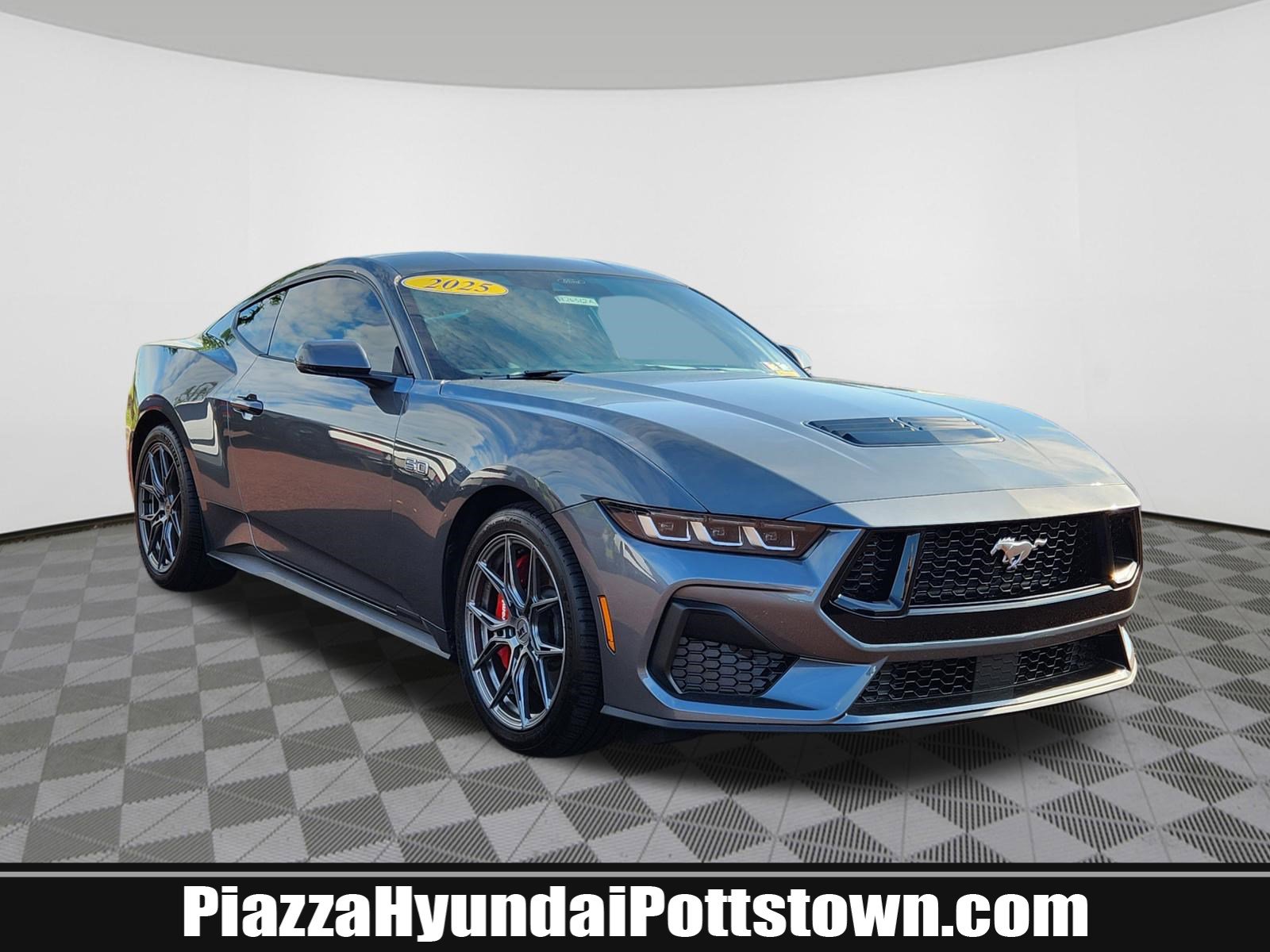 Used 2025 Ford Mustang GT Premium RWD image 1