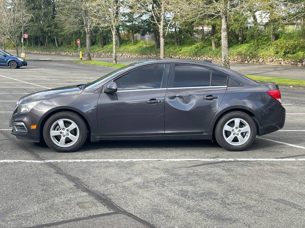 Used 2016 Chevrolet Cruze LT image 2