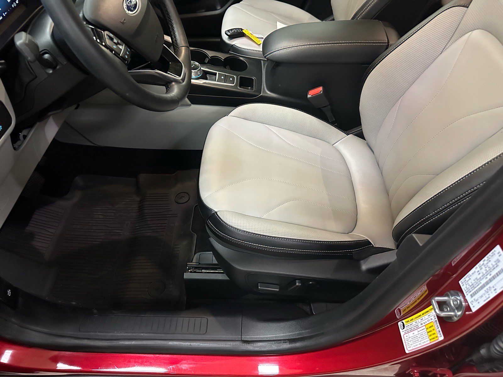 Certified 2025 Ford Escape Platinum w/ Premium Technology Package image 17